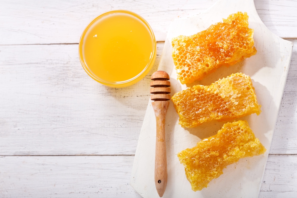 Try a Raw Honey Mask to Reduce Acne and Boost Skin’s Healthy Glow